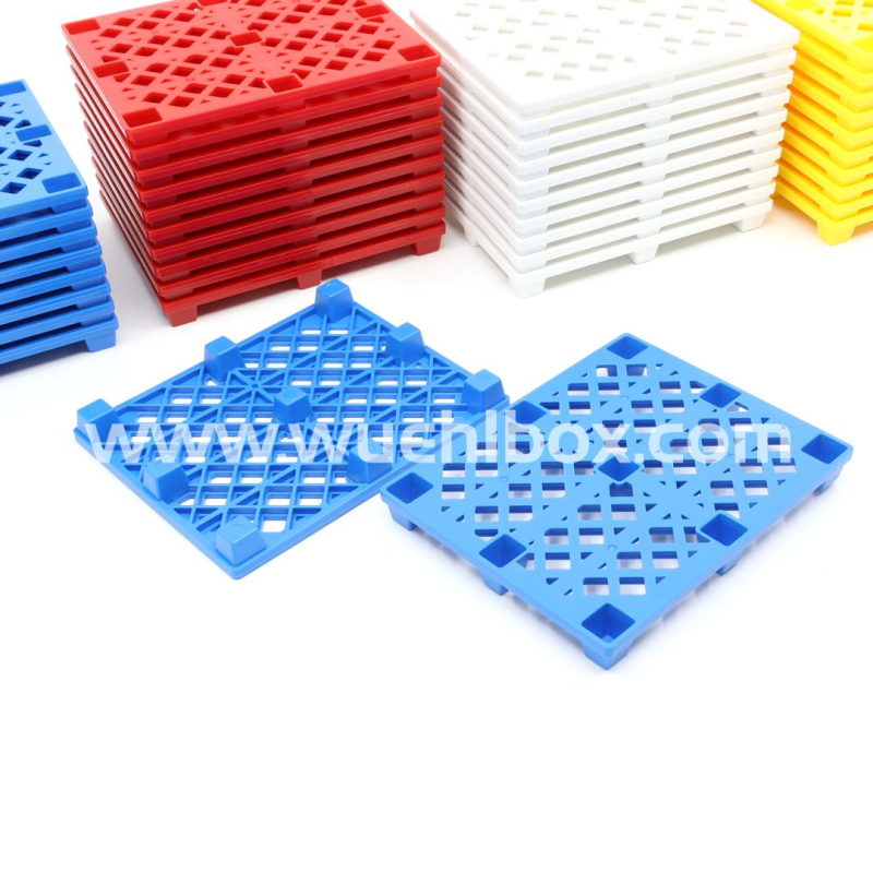 Plastic pallet small 86mm x 107mm x 12mm