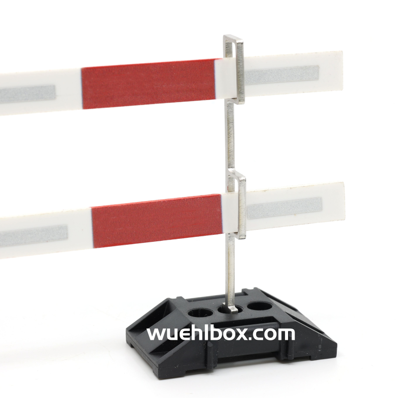 Barrier 5m 1:14 (35.7cm) with batten holder for "Bruder" feet
