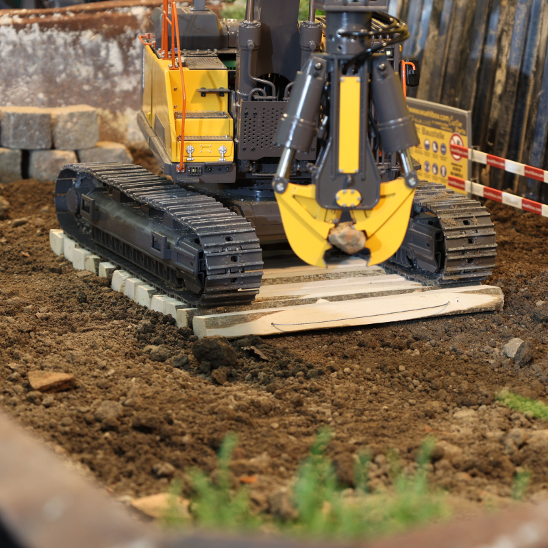 Excavator mattresses made of 4 planks tied together, raw sawn